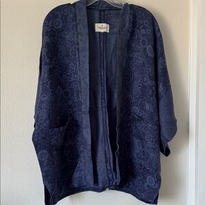 American Eagle OS lightweight denim kimono top pockets.  Floral.